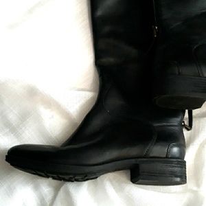 Sam Edelman black leather suede lined zip boots. Size 9